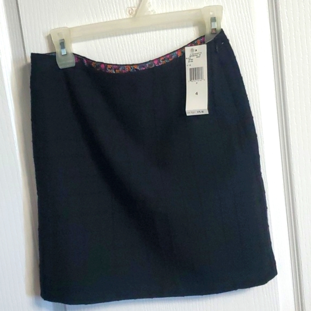 NWT Nine West black skirt. Size 4